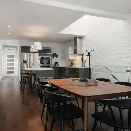 Your Welcome Is Paramount Apartment *